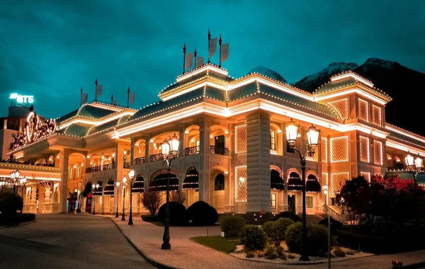 �Ĵ��ɶ�����ѩɽ�Ƶ�